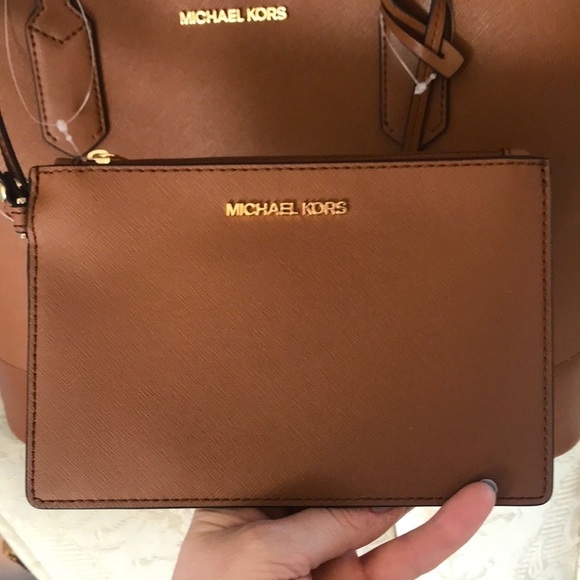 Brand New Michael Kors Leather Lg Drawstring Tote - Picture 9 of 14